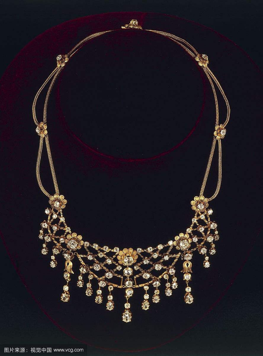 拿破仑三世风格的黄金与钻石项链钟表 奢华与工艺的融合